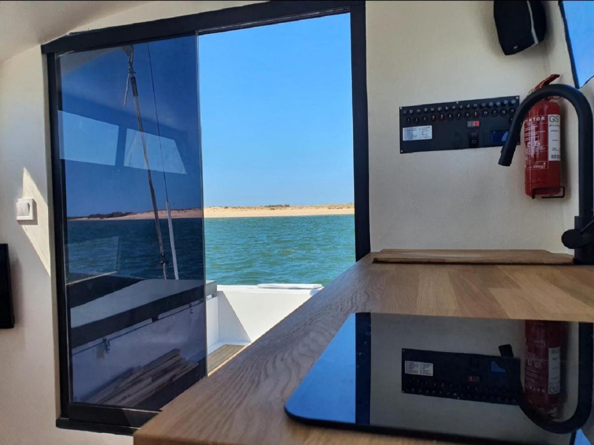 Отель Barco Casa Catamara Sleepandboat Фару Экстерьер фото