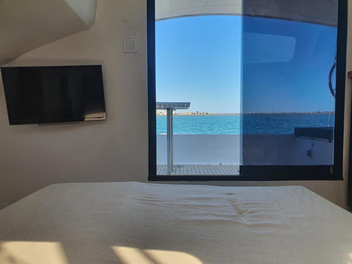 Отель Barco Casa Catamara Sleepandboat Фару Экстерьер фото