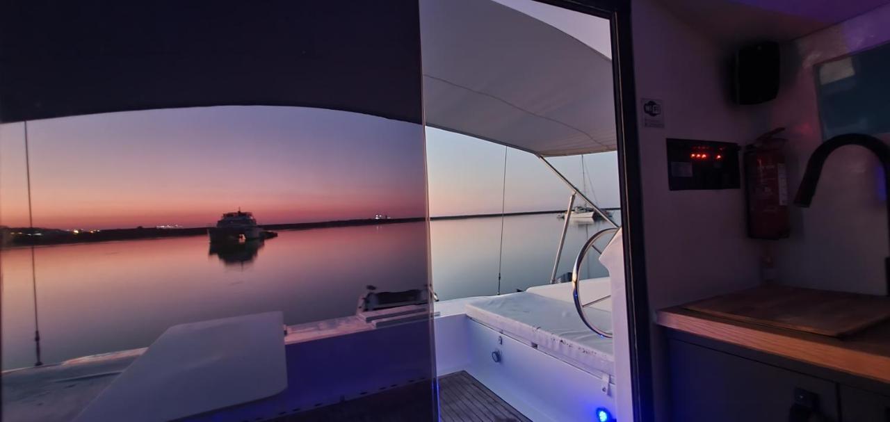 Отель Barco Casa Catamara Sleepandboat Фару Экстерьер фото