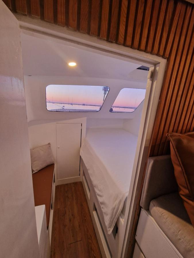 Отель Barco Casa Catamara Sleepandboat Фару Экстерьер фото